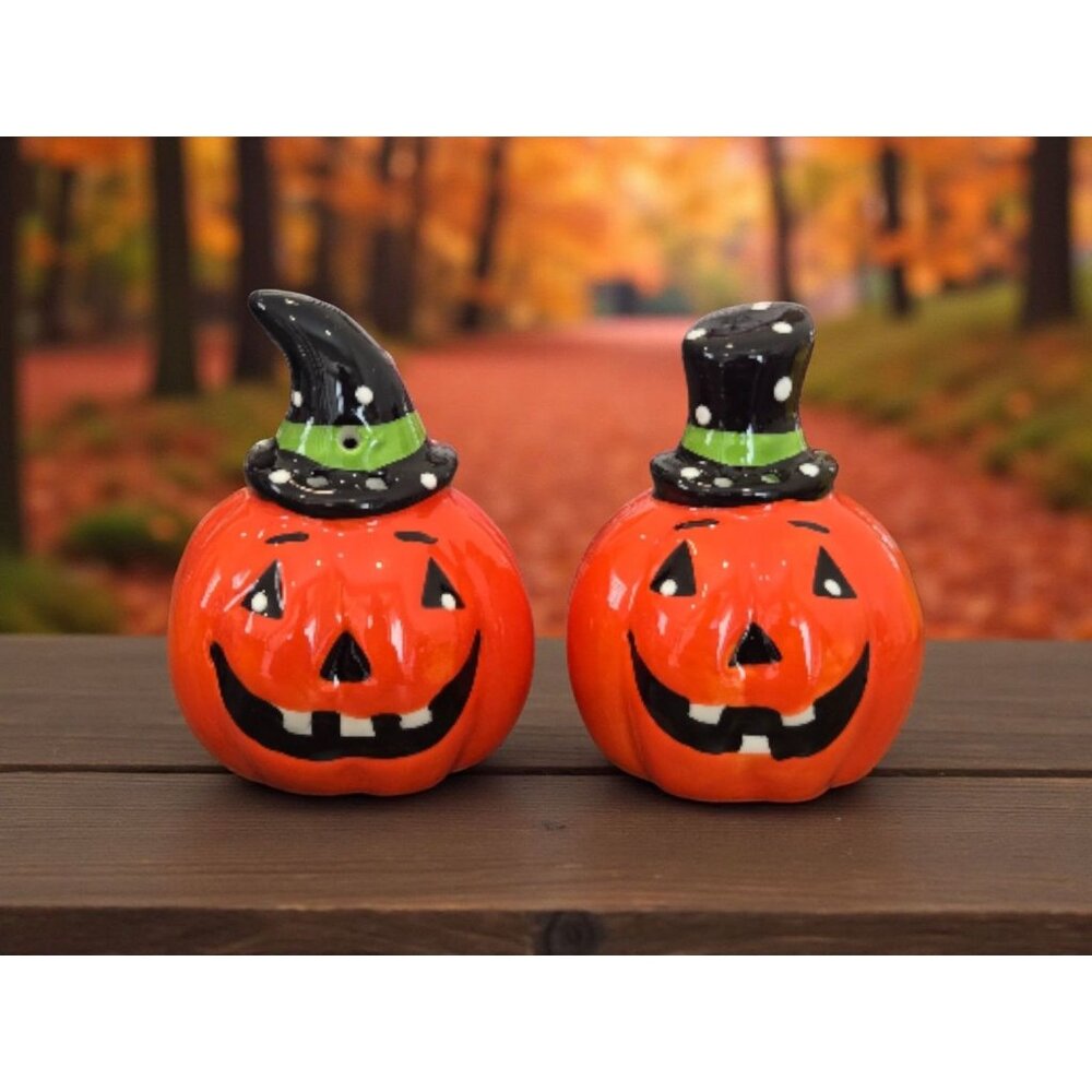 New Spooky Goofy Pumpkin Halloween Salt & Pepper Shakers Dinning Decor Set